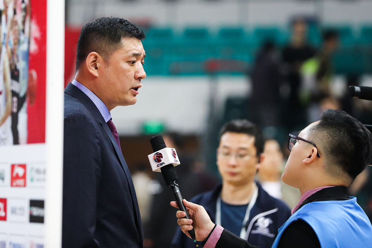 球队主教练发表战前动员,呼吁队员团结拼搏的句子