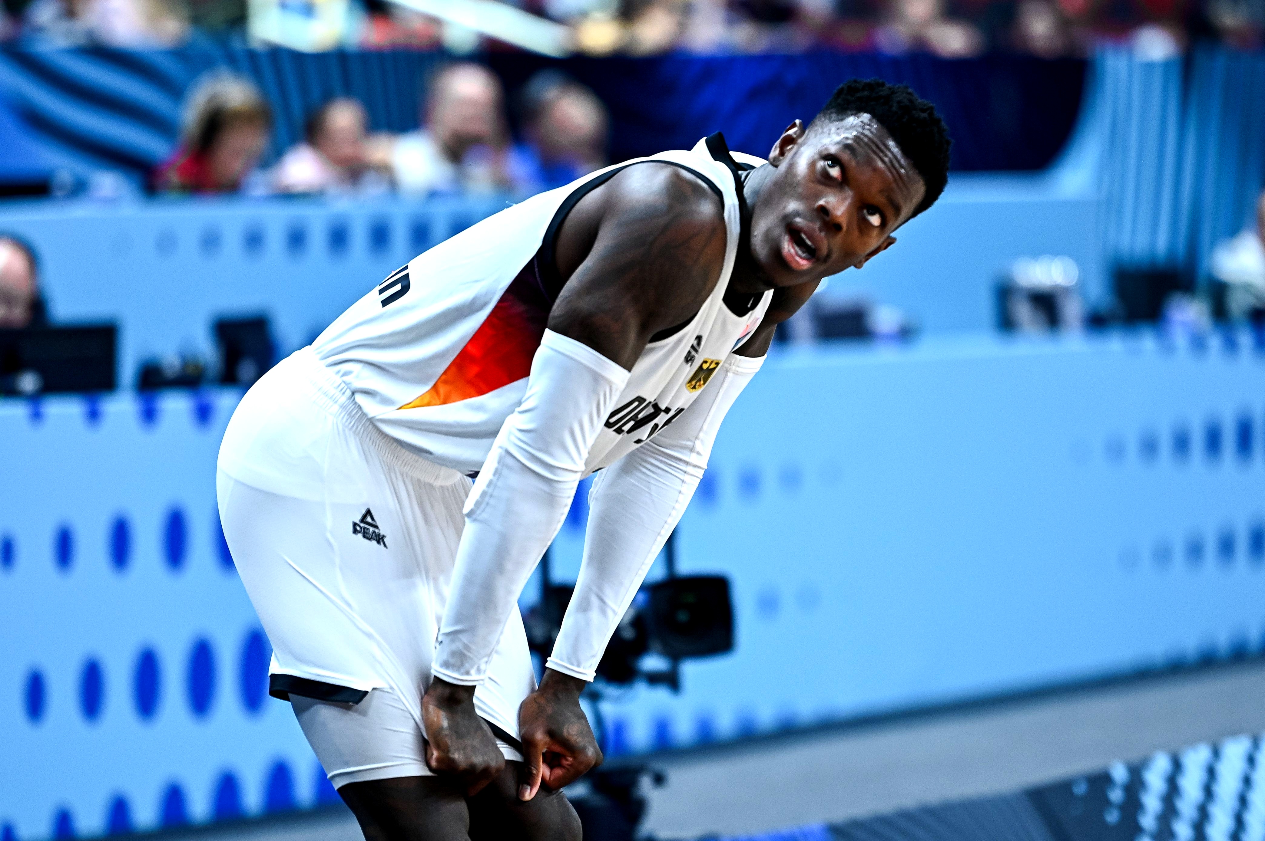 包含欧锦赛资格赛非常激烈，各队势均力敌的词条