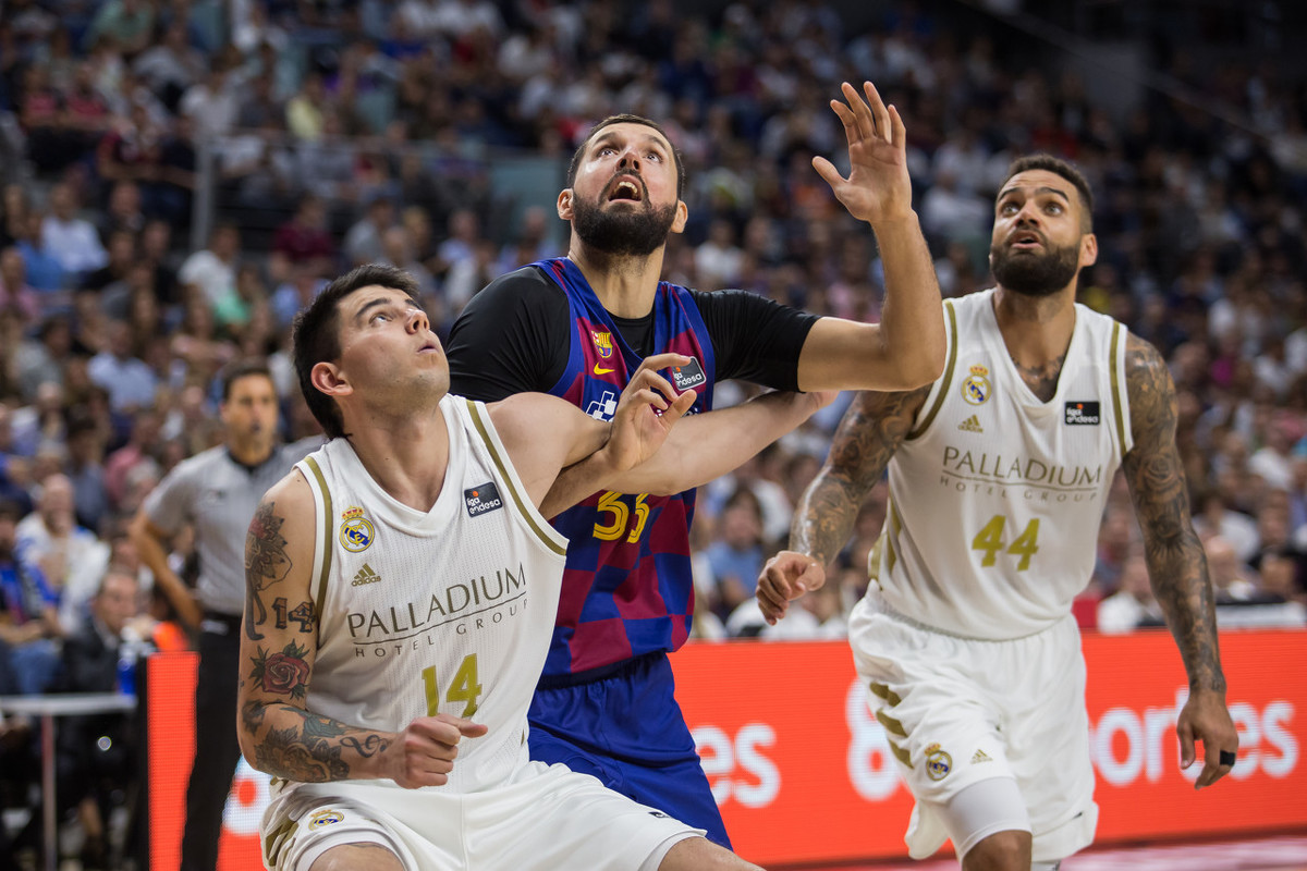 关于英国篮球超级联赛陷入停摆危机，伦敦闪电队闹内讧的信息