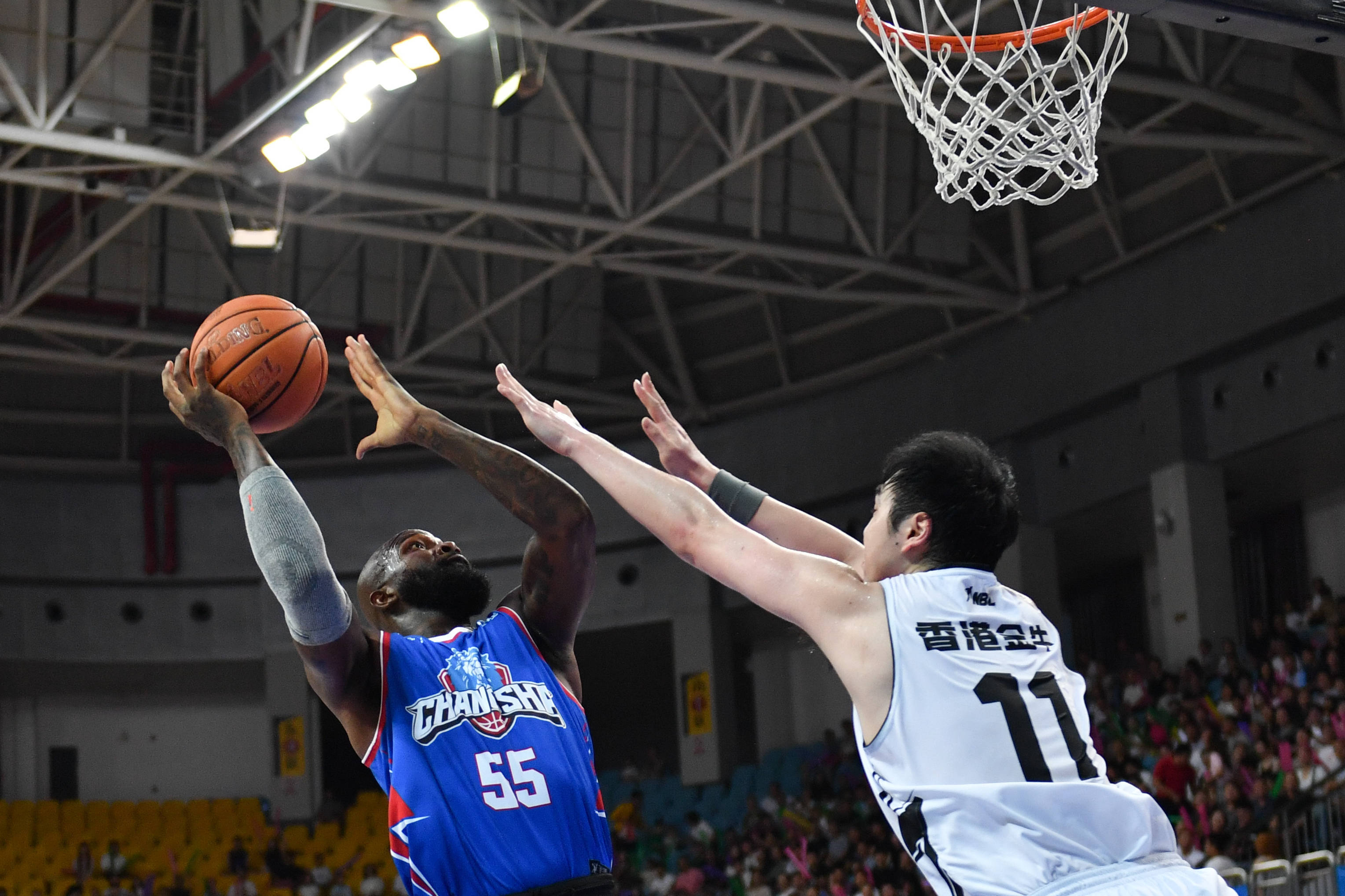 热血篮球比赛全面升级，球队火爆对决(篮球比赛全场结束哨声)